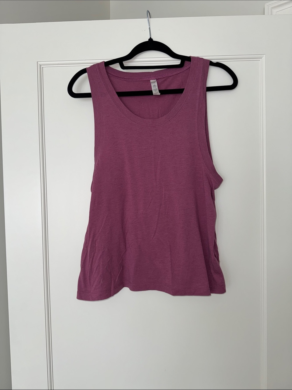 Alo yoga tank top work out shirt size medium pink/purple